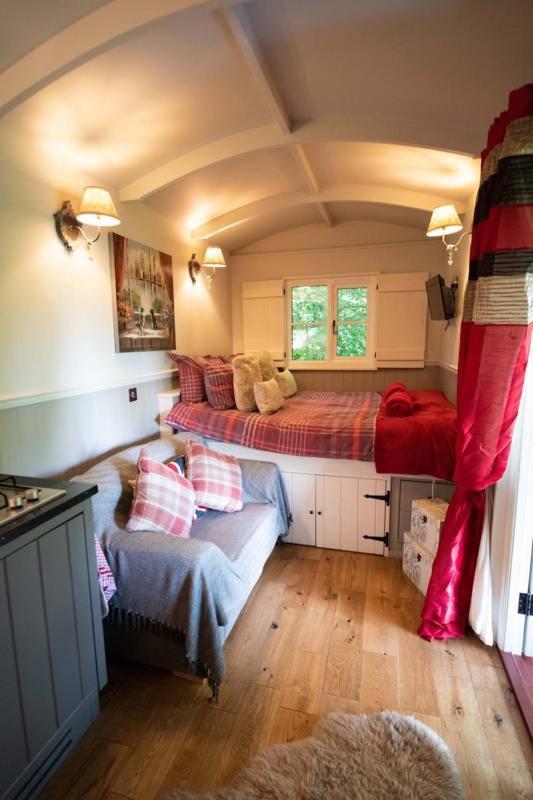 Hall Retreat Lodge